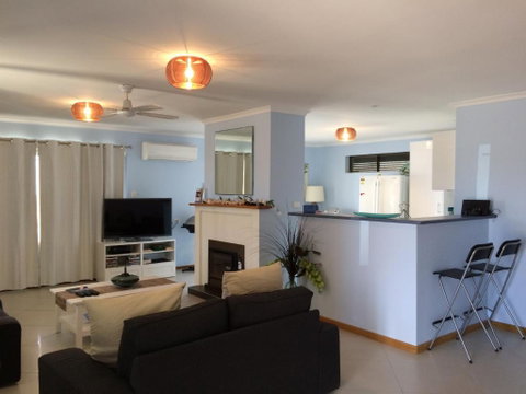 Salty Air Apartments Kingscote Kangaroo Island - Accommodation in Bendigo 0