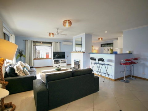 Salty Air Apartments Kingscote Kangaroo Island - Accommodation in Bendigo 3