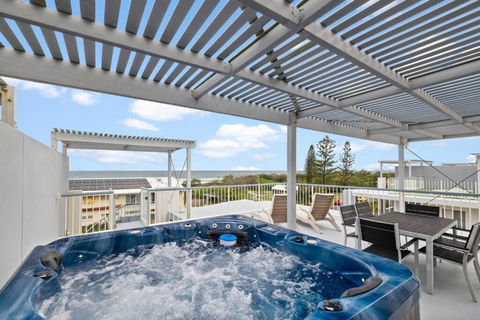 Salty Breeze - Rooftop Terrace & Jacuzzi - Accommodation in Bendigo 0