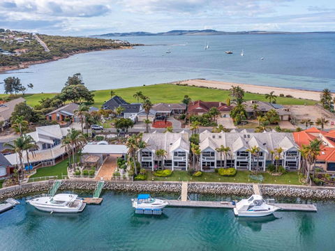 Salty Views - Accommodation in Bendigo 1
