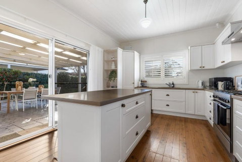 Sampson Cottage - Historic Charm - Accommodation in Bendigo 2