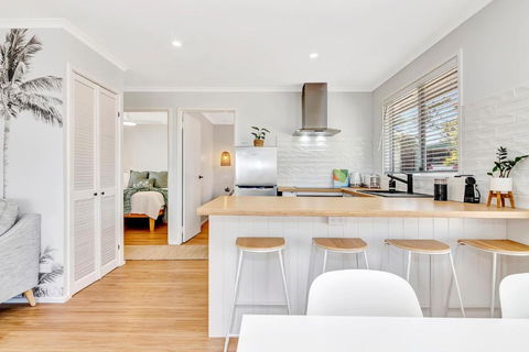 Sanbis Cabin - Hidden Boutique Retreat, Sea Views - Accommodation in Bendigo 3