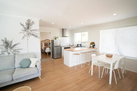 Sanbis Cabin - Hidden Boutique Retreat, Sea Views - Accommodation in Bendigo 2