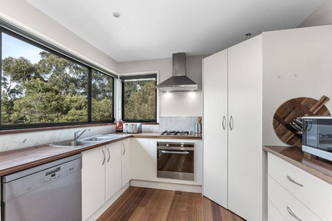 Sanctuary House - Accommodation in Bendigo 3