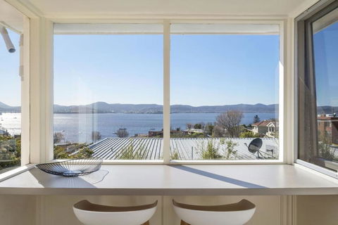 Sandcastle At Sandy Bay Perfect Location Views - Accommodation in Bendigo 1
