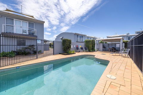 Sandcastles 4 -8 Ala Moana Way - Accommodation in Bendigo 0