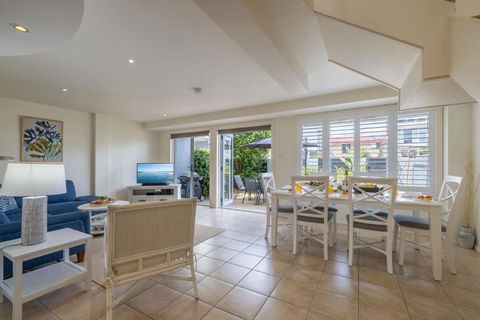 Sandcastles 4 -8 Ala Moana Way - Accommodation in Bendigo 1