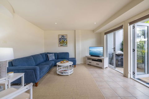 Sandcastles 4 -8 Ala Moana Way - Accommodation in Bendigo 2
