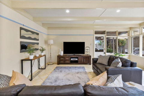 SANDY ANN At Lonnie - Accommodation in Bendigo 2