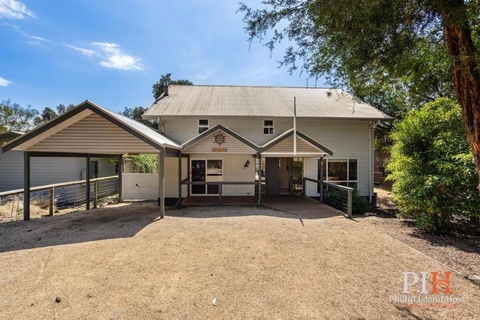 Sandy Bay Getaway W Spa 4 Bdr - Accommodation in Bendigo 3