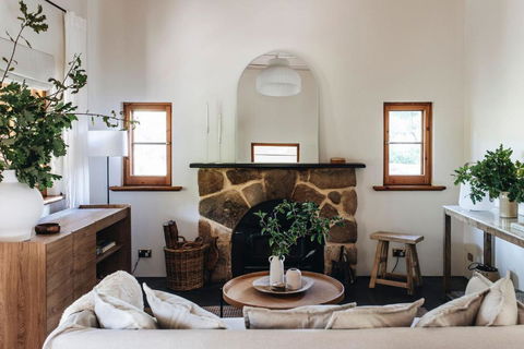 Secluded Stone Cottage Perfect For Couples Escape - Waterfalls - Accommodation in Bendigo 0