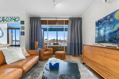Stunning Lake View Townhouse-Dream Staycation - Accommodation in Bendigo 3