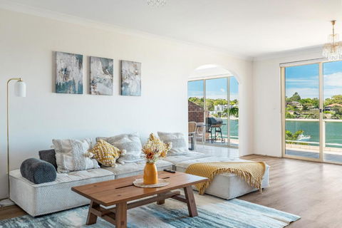 Stunning Waterfront Place With Swimpool, Harbour View And Free P - Accommodation in Bendigo 0