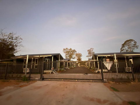 Sunshine Gardens Bourke Resort - Accommodation in Bendigo 0