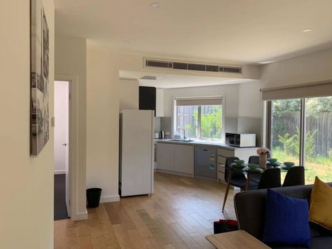 Beautiful Bedroom In Bentleigh East - Accommodation in Bendigo 2