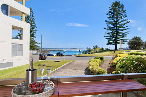Beauty At The Beach - Modern Beachfront Apartment - Accommodation in Bendigo 0