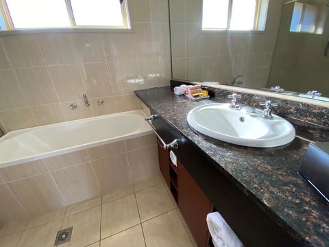 Best Western Plus All Settlers Motor Inn - Accommodation in Bendigo 2