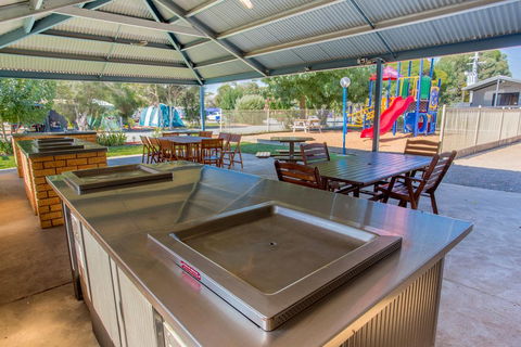 BIG4 Shepparton Park Lane Holiday Park - Accommodation in Bendigo 2