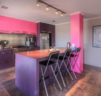 Birdland - Bold unique and modern - Accommodation in Bendigo