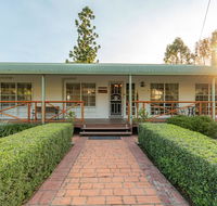 Birds 'n' Bloom Cottages - Accommodation in Bendigo