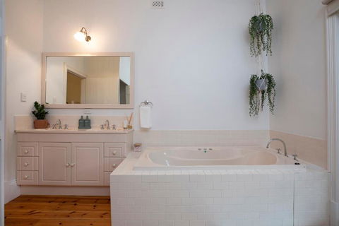 The Retreat In Basket Range - Accommodation in Bendigo 3