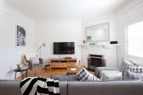 THE WHITE HOUSE Luxury Villa Embedded In History - Accommodation in Bendigo 0