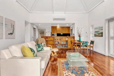 Time And Tide Beach Cottage On The Esplanade - Accommodation in Bendigo 0