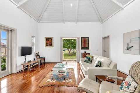 Time And Tide Hideaway - A Spacious Beachside Escape - Accommodation in Bendigo 0