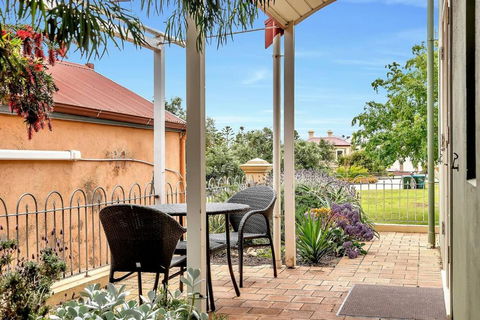 Time And Tide Hideaway - A Spacious Beachside Escape - Accommodation in Bendigo 2