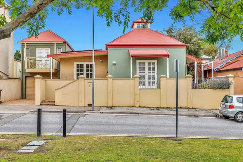 Time And Tide Hideaway - A Spacious Beachside Escape - Accommodation in Bendigo 1