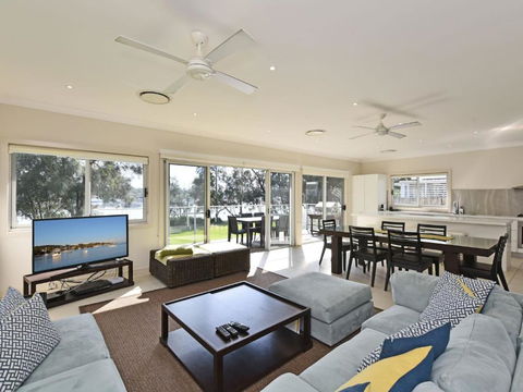 Wangi Lakehouse - Accommodation in Bendigo 3