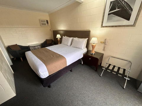 Warren Motor Inn - Accommodation in Bendigo 1