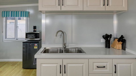 White Cliffs Self Contained Cabin Accommodation - Accommodation in Bendigo 3