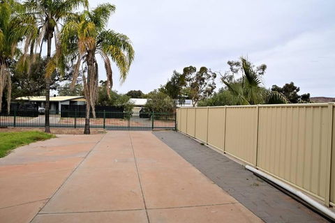 Spacious Studio In AliceSprings QueenBed+KSAirbed - Accommodation in Bendigo 3