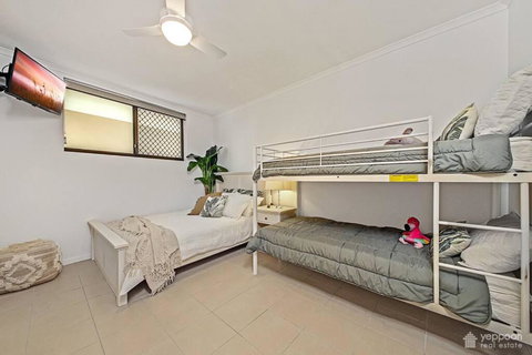 Yeppoon CBD Furnished Apartment With Pool! - Accommodation in Bendigo 2