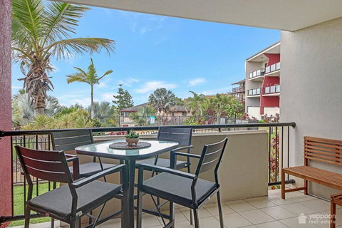 Yeppoon CBD Furnished Apartment With Pool! - Accommodation in Bendigo 0