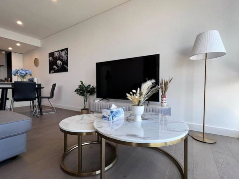 Your Luxury Weekend Getaway In Wentworth Point - Accommodation in Bendigo 1