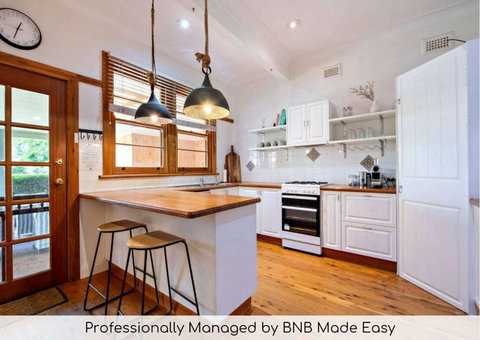 Yourie Cottage - Firepit, Lush Gardens, Pets - Accommodation in Bendigo 0