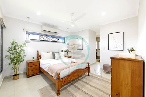 Zenhouse: Prestigous 4-BR Display Home In Muirhead - Accommodation in Bendigo 2