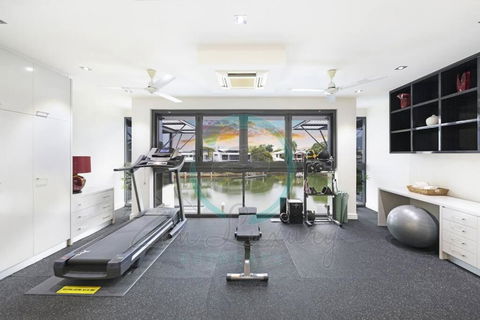 ZenLux: 4BR Bayview Mansion Infinity Pool + Cinema - Accommodation in Bendigo 2