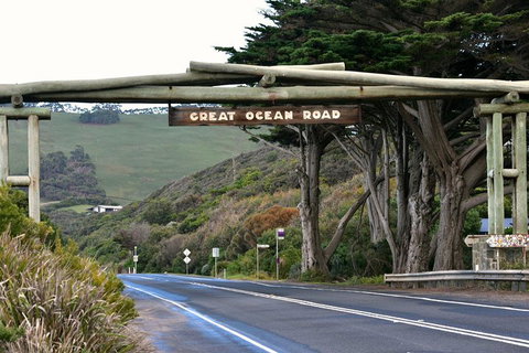 Small-Group Great Ocean Road And Twelve Apostles Full-Day Tour - Accommodation in Bendigo 0